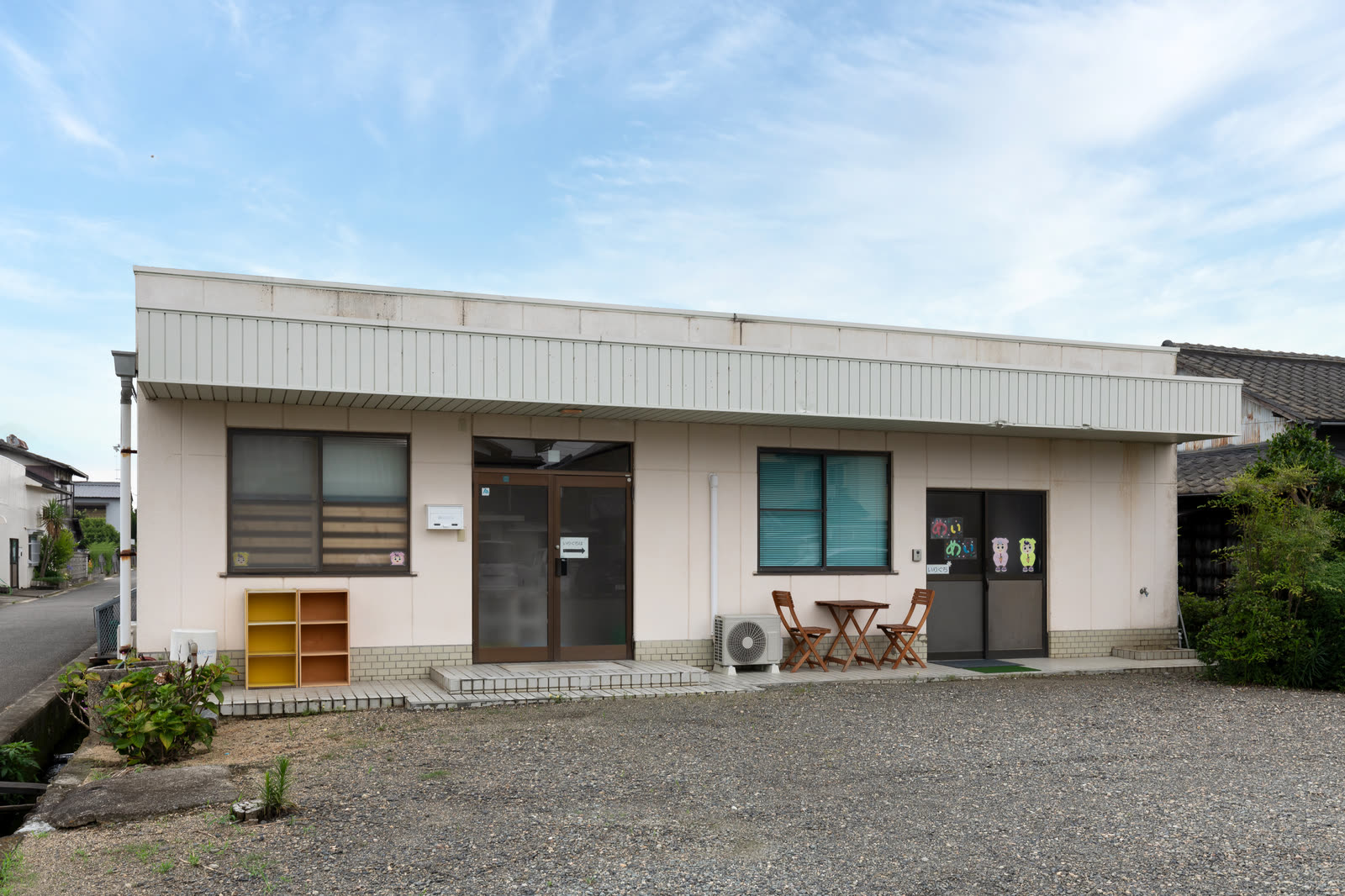 めいめいの建物の外観